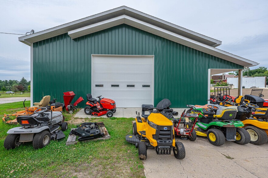 More Photos Of 300 S 2nd St, Lincoln General Retail For Sale