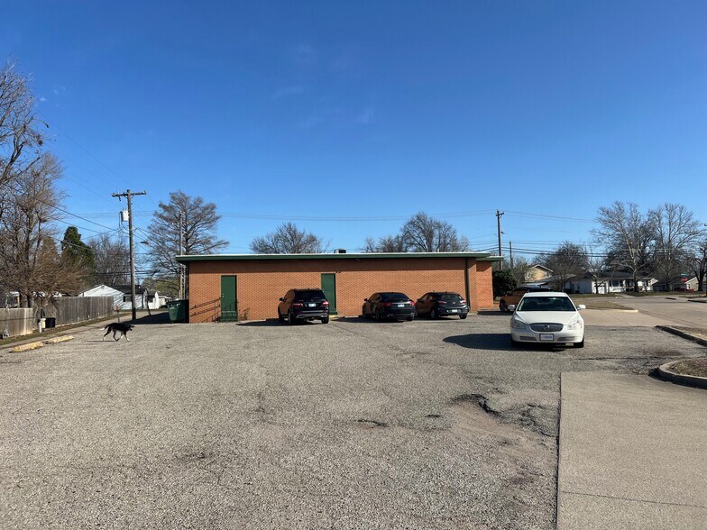 More Photos Of 900 E Hartford Ave, Ponca City Medical For Lease