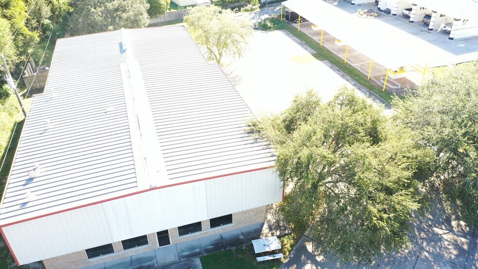 More Photos Of 1996 US Highway 1, Rockledge Light Distribution For Sale