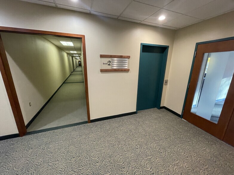 More Photos Of 300 Winding Brook Dr, Glastonbury Medical For Lease