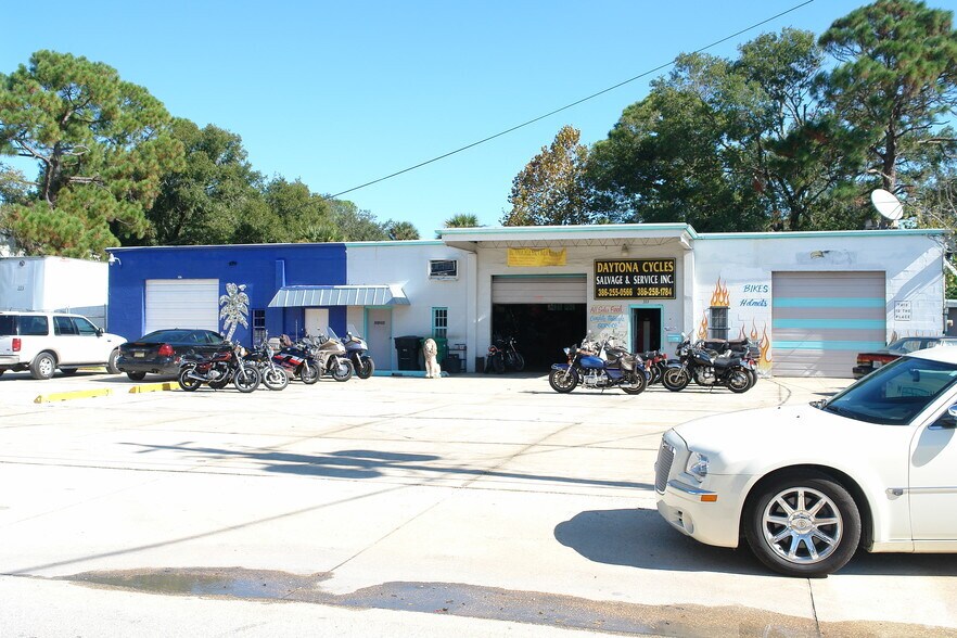 More Photos Of 333-337 Carswell Ave, Daytona Beach Warehouse For Lease