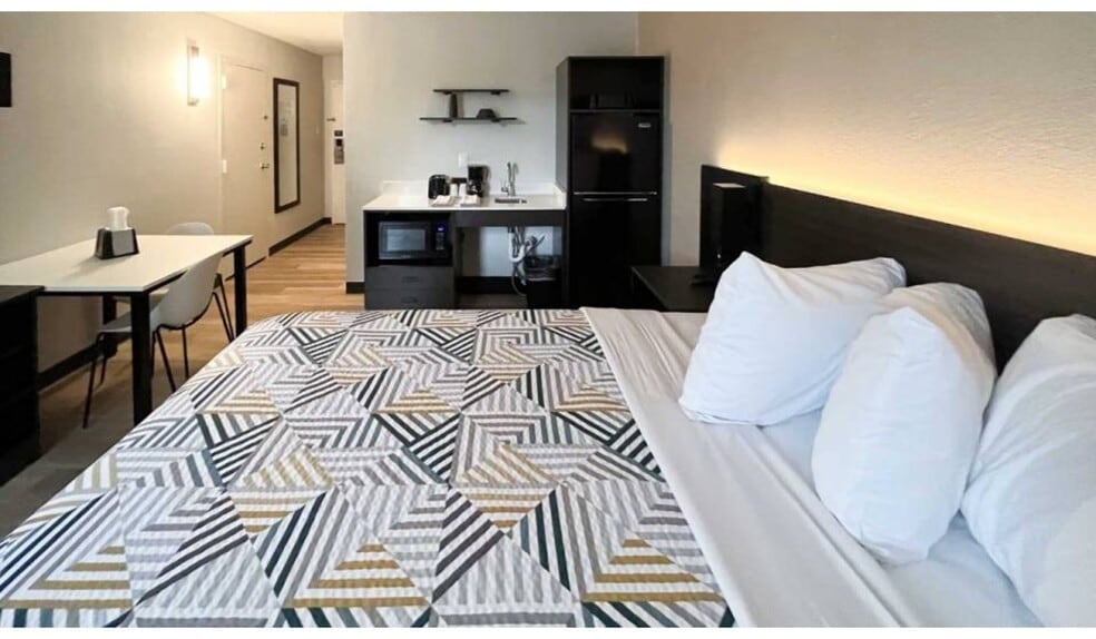 More Photos Of 3400 South St, Nacogdoches Hotel For Sale