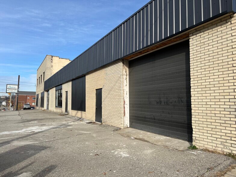 More Photos Of 537 Lincoln Hwy, East McKeesport Storefront For Sale