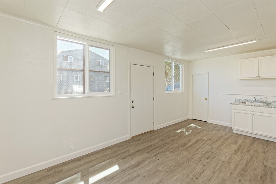 More Photos Of 2986 Chapman St, Oakland Warehouse For Lease