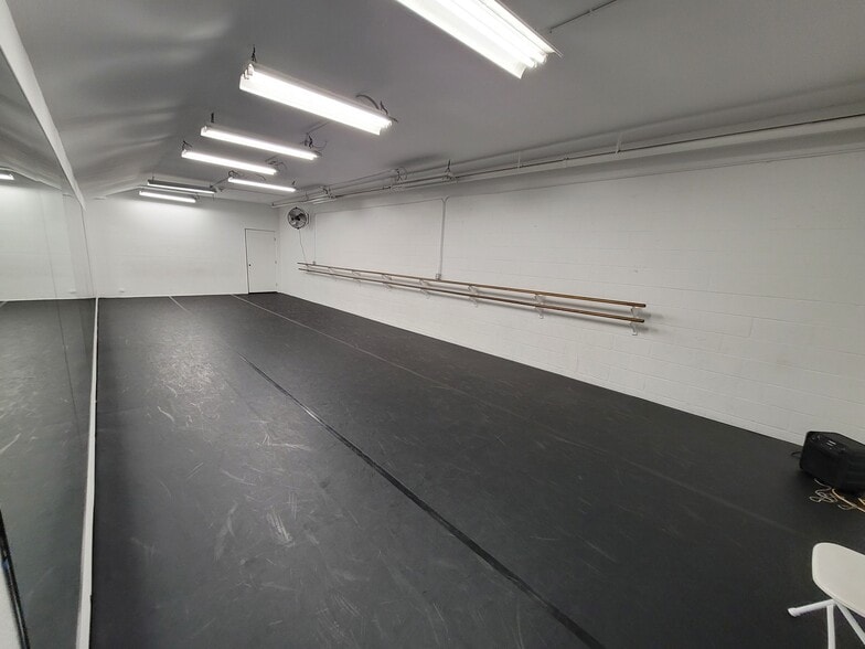 More Photos Of 1221 Cushman Ave, San Diego Service For Lease