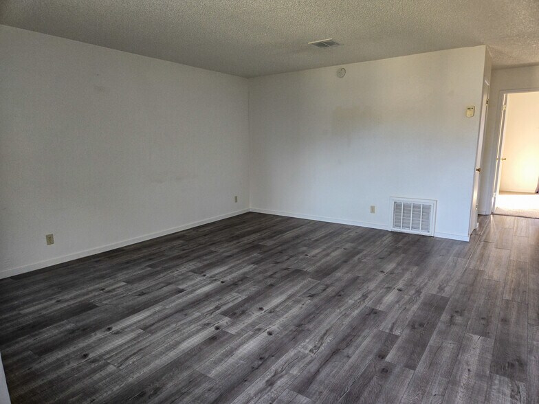 More Photos Of 2020 S Dora St, Ukiah Apartments For Sale