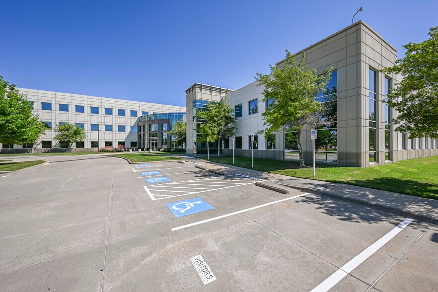 More Photos Of 5601 Headquarters Dr, Plano Office For Sale