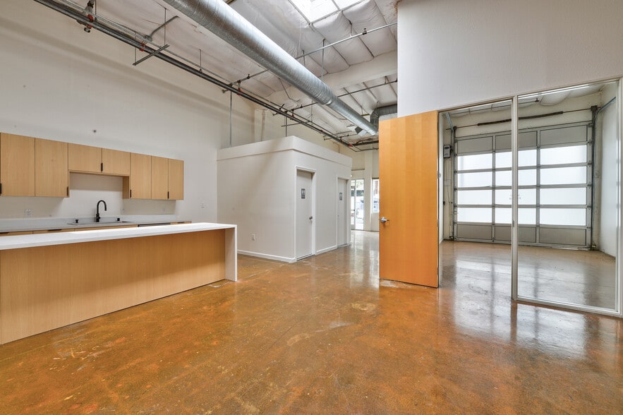 More Photos Of 977-979 Commercial St, Palo Alto Research And Development For Lease