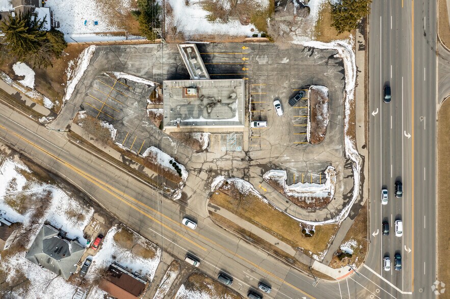 More Photos Of 990 S Lapeer Rd, Oxford Bank For Lease