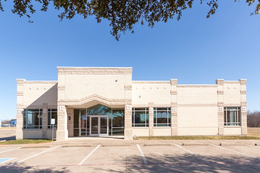 More Photos Of 6340 N Beach St, Haltom City Medical For Lease