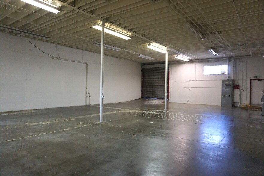 More Photos Of 931 E 14th St, Los Angeles Light Distribution For Lease