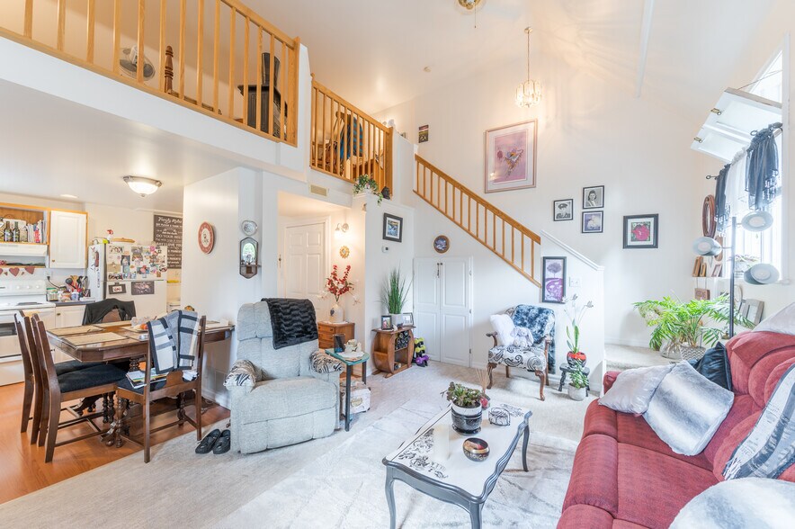 More Photos Of 131 King St E, Cobourg Multifamily For Sale