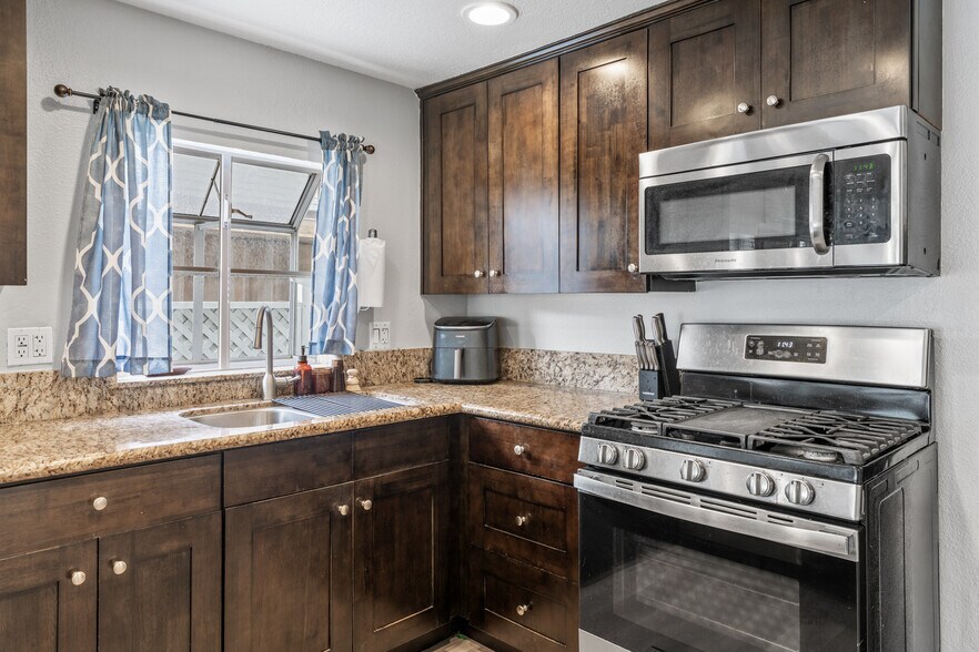 More Photos Of 126 E Balboa Blvd, Newport Beach Multifamily For Sale