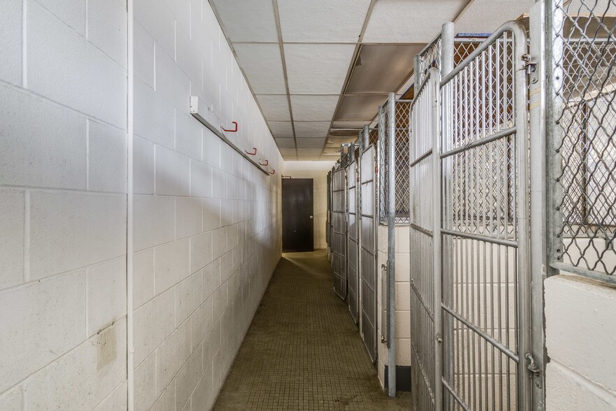 More Photos Of 5410 Allen Rd, Allen Park Medical For Sale