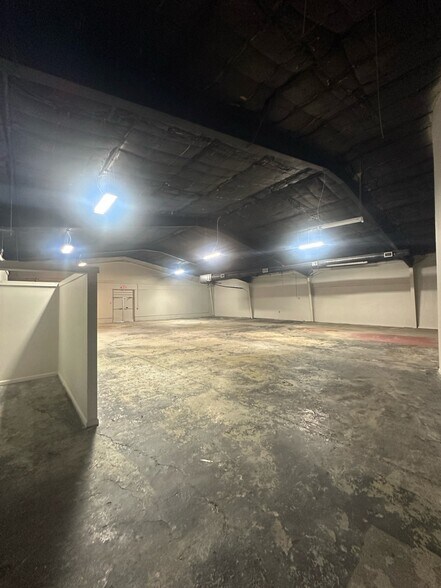More Photos Of 10126 Jensen Dr, Houston Freestanding For Lease