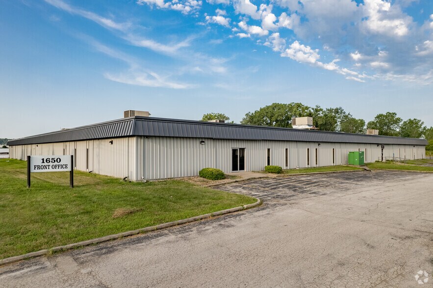More Photos Of 1650-1690 N Topping Ave, Kansas City Warehouse For Lease