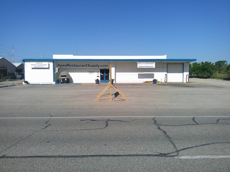 More Photos Of 1319 N Gordon St, Alvin Warehouse For Sale