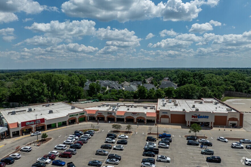 More Photos Of 2189 75th St, Darien Unknown For Lease