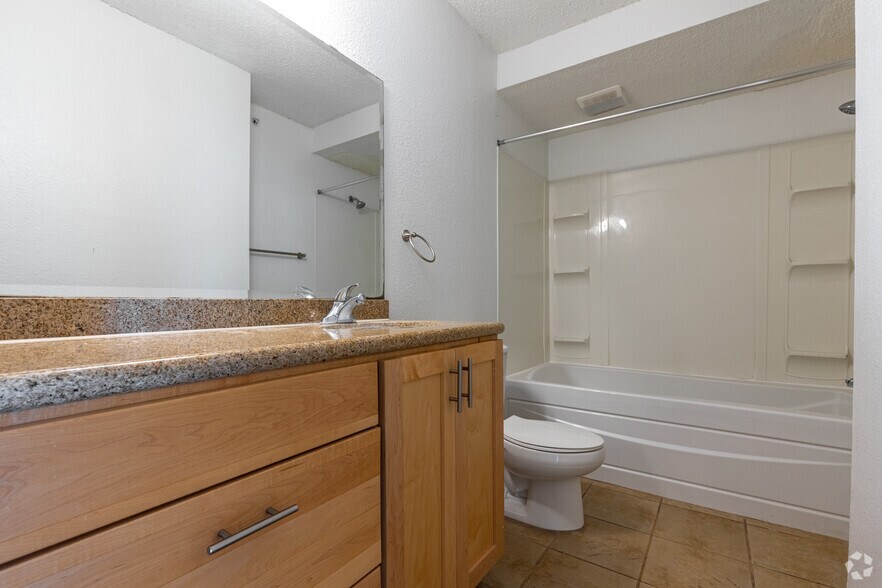 More Photos Of 1001 University Ave, Lubbock Apartments For Lease