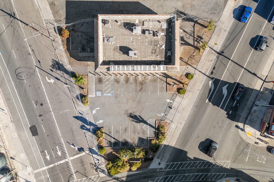 More Photos Of 324 23rd Ave, Oakland Convenience Store For Sale