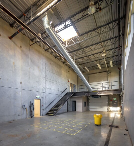 More Photos Of 5465 Production Blvd, Surrey Service For Lease