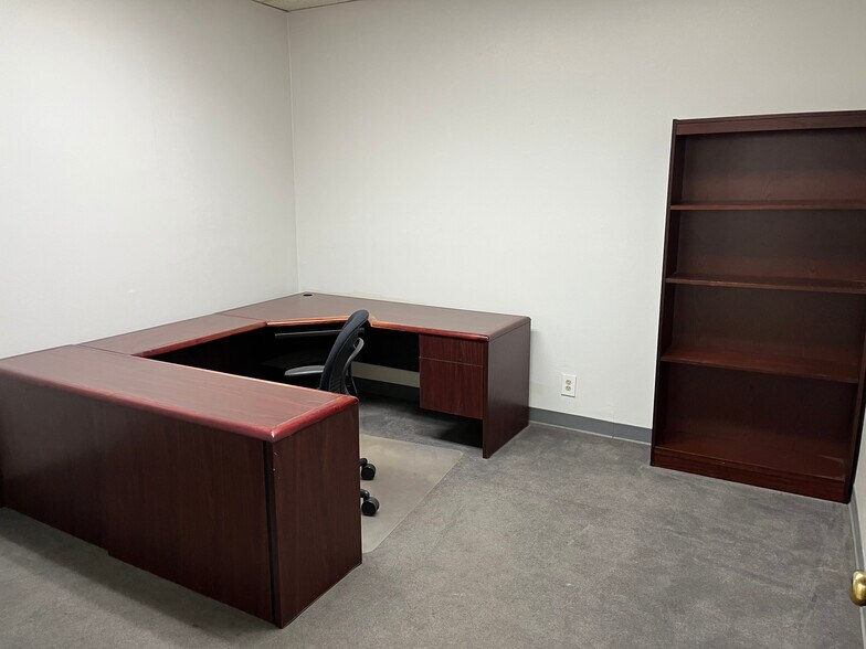 More Photos Of 477 Roland Way, Oakland Warehouse For Lease