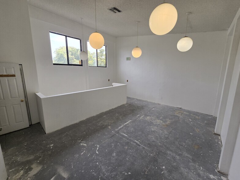 More Photos Of 5800-5820 N University Dr, Fort Lauderdale Storefront Retail Office For Lease