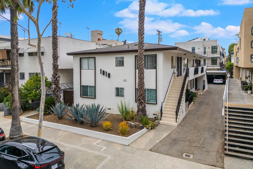 Primary Photo Of 1010 N Orange Grove Ave, West Hollywood Apartments For Sale