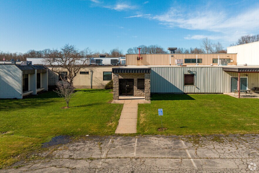 More Photos Of 6 Morrill Pl, Fulton Manufacturing For Sale