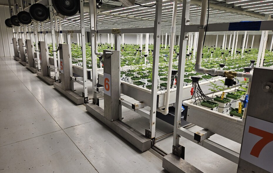 More Photos Of 609 Indian Rd, Seiling Auto Repair For Sale