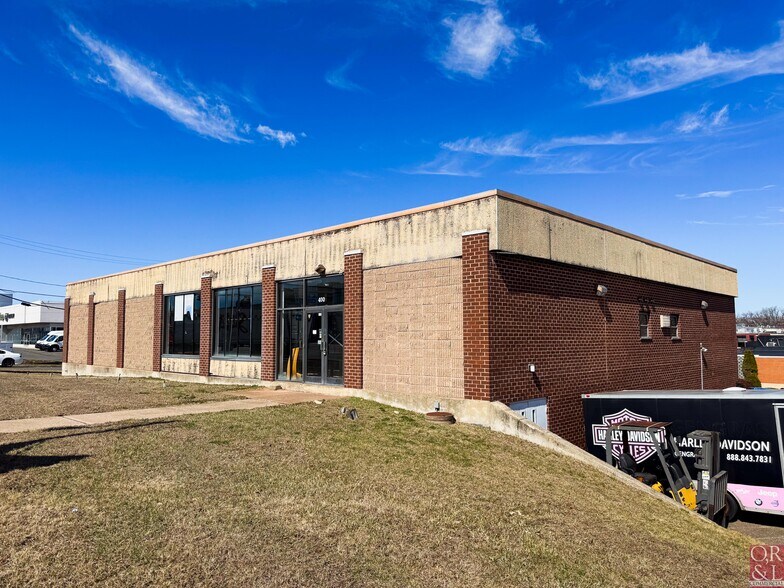 More Photos Of 400 Connecticut Blvd, East Hartford Freestanding For Lease