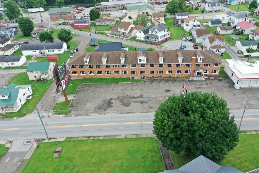 More Photos Of 834 3rd St, New Martinsville Hotel For Sale