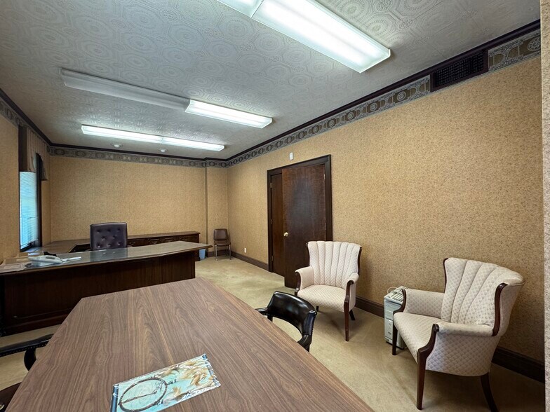 More Photos Of 409 Walnut St, Martins Ferry Office For Sale