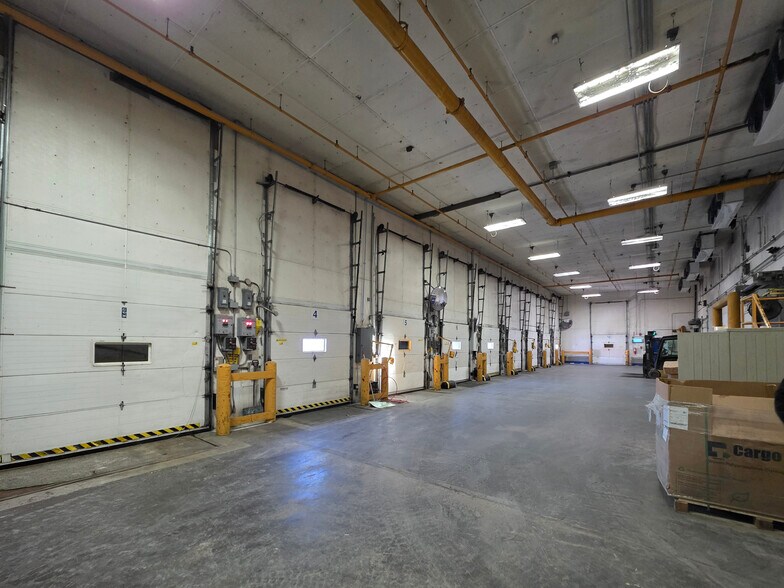 More Photos Of 1015 New York Ave, Toledo Distribution For Sale