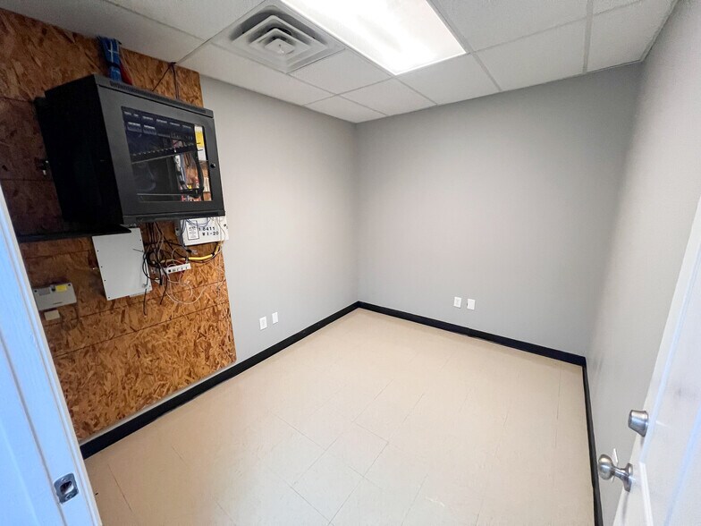 More Photos Of 8511 W Interstate 20, Midland Warehouse For Lease