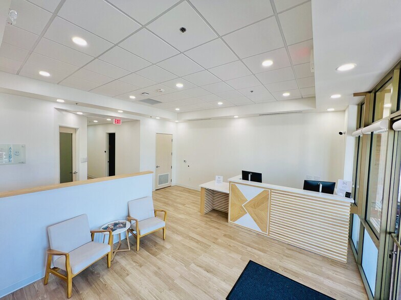 More Photos Of 17050 N Thompson Peak Pky, Scottsdale Storefront For Lease