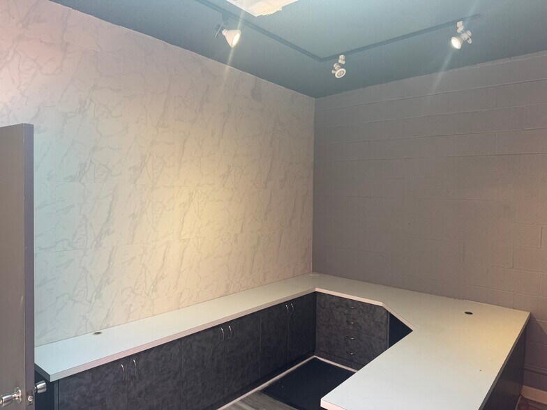 More Photos Of 1685 Copenhagen Dr, Solvang Storefront For Lease