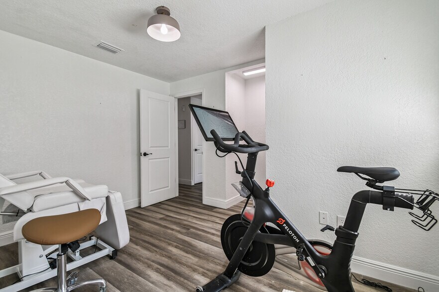 More Photos Of 5445 6th St, Zephyrhills Medical For Sale