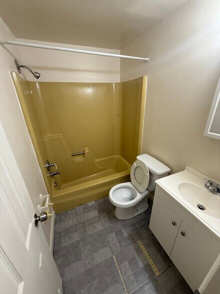 More Photos Of 1007-1023 Bullock Ave, Lansdowne Apartments For Sale