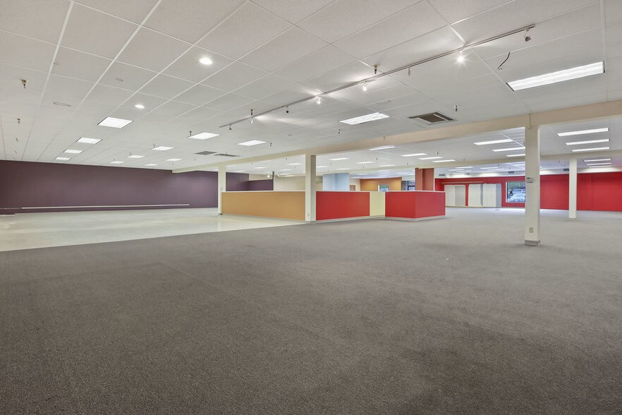 More Photos Of 110-114 S Rum River Dr, Princeton General Retail For Lease