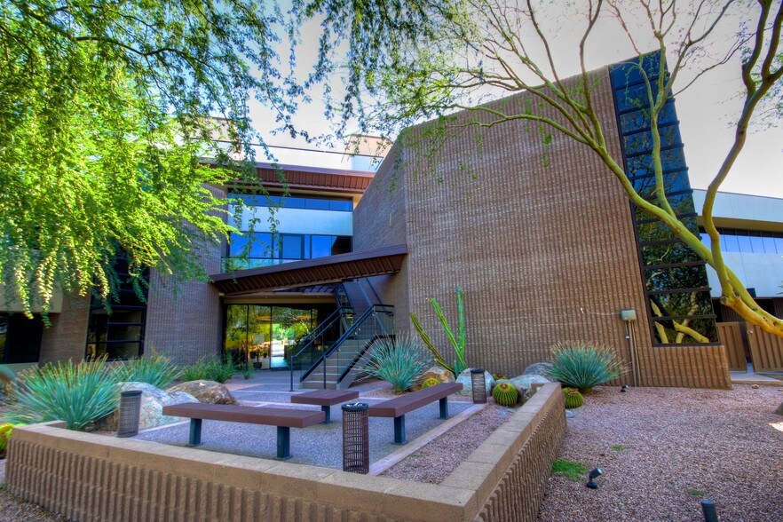 More Photos Of 17200 N Perimeter Dr, Scottsdale Office For Lease