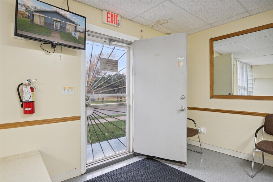 More Photos Of 22610 Rosewood St, Oak Park Office Residential For Sale