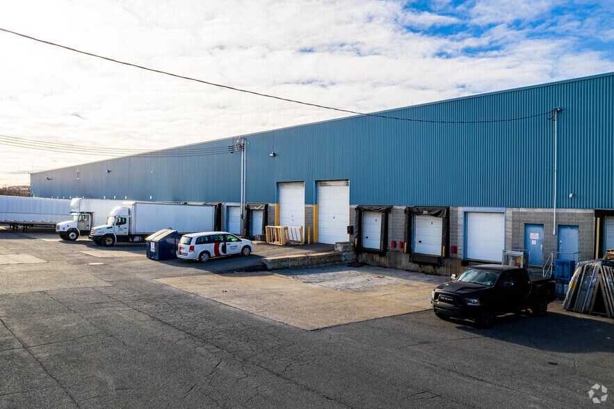 More Photos Of 505-525 Av Meloche, Dorval Industrial For Lease