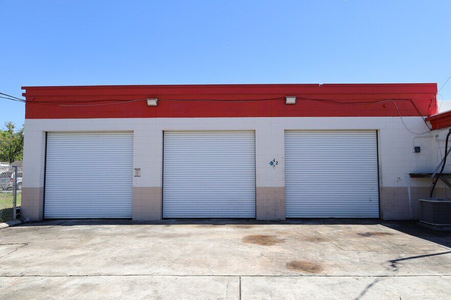 More Photos Of 6381 103rd St, Jacksonville Auto Repair For Lease