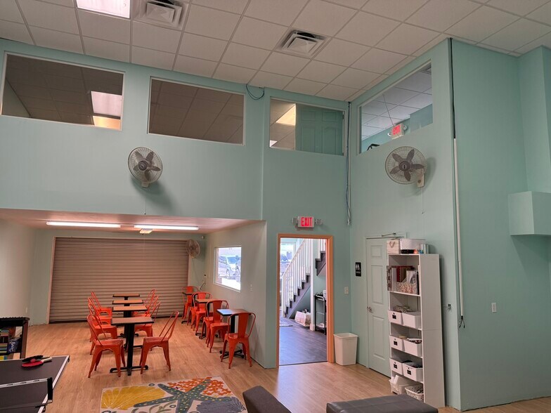 More Photos Of 2323 N State St, Bunnell Flex For Sale