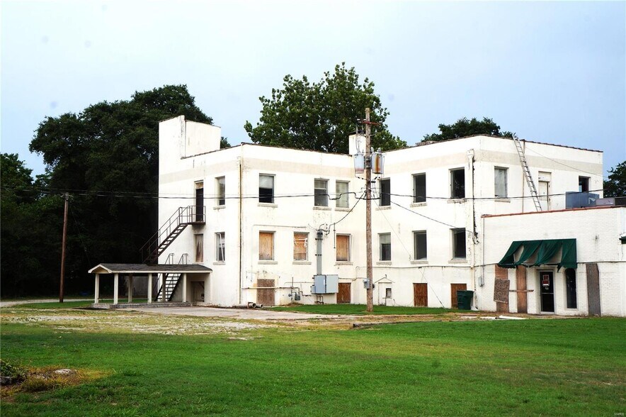 More Photos Of 919 S Jackson St, Kennett Assisted Living For Sale