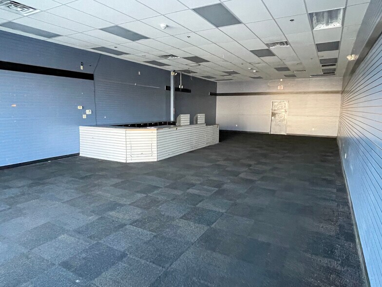 More Photos Of 4415 US Hwy 83, Laredo Unknown For Lease