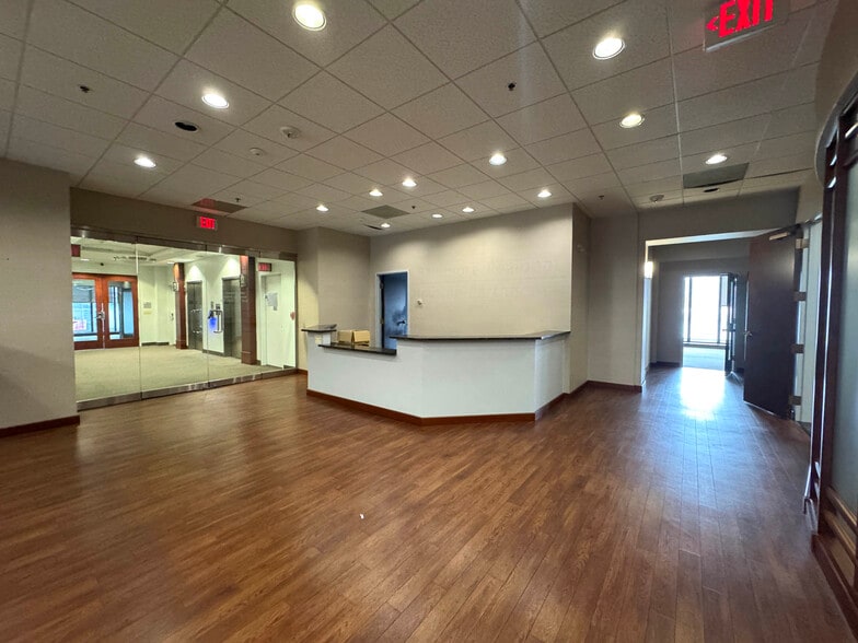 More Photos Of 20 S Charles St, Baltimore Office For Sale