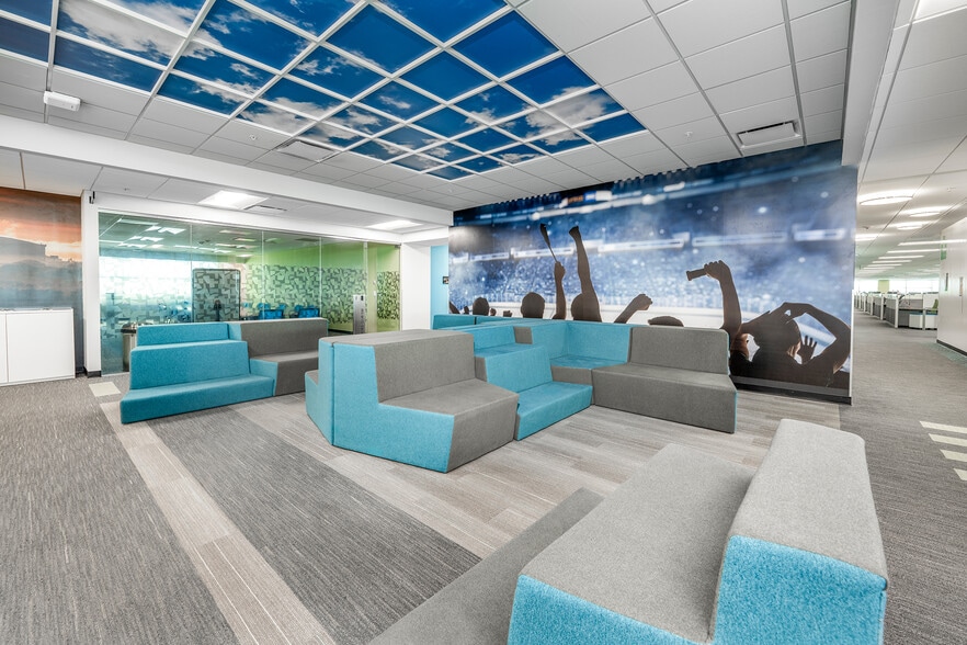 More Photos Of 8125 Highwoods Palm Way, Tampa Office For Sale