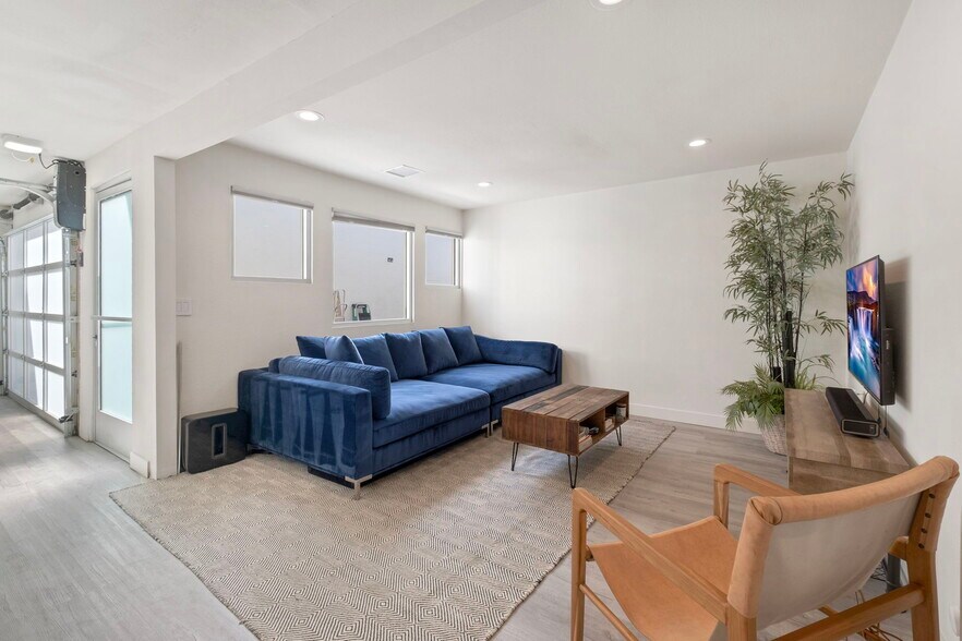 More Photos Of 555 E 3rd St, Long Beach Storefront Retail Residential For Sale